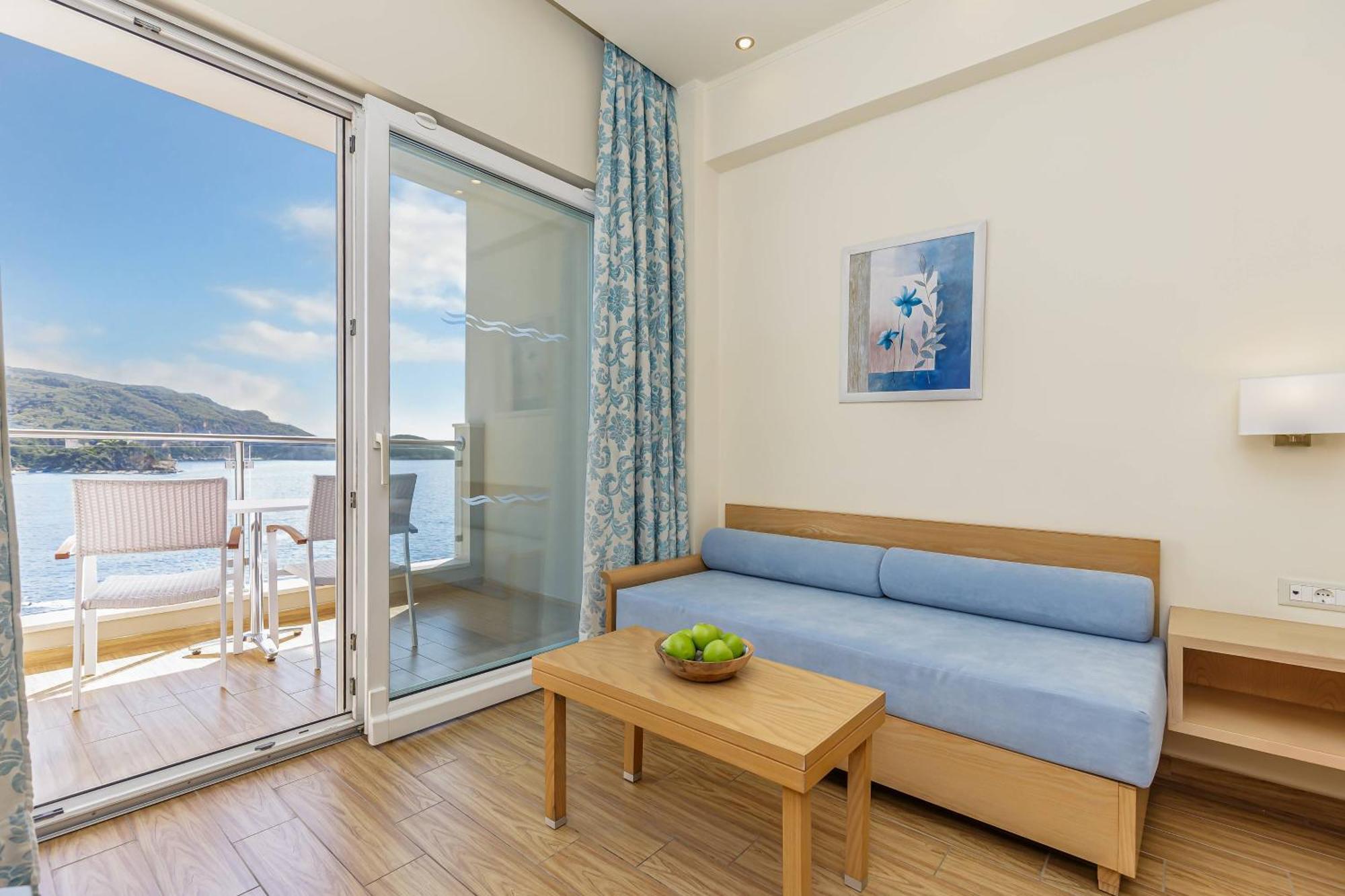 阿克罗蒂里海滩酒店 帕莱欧卡斯提撒 外观 照片 A room at the hotel