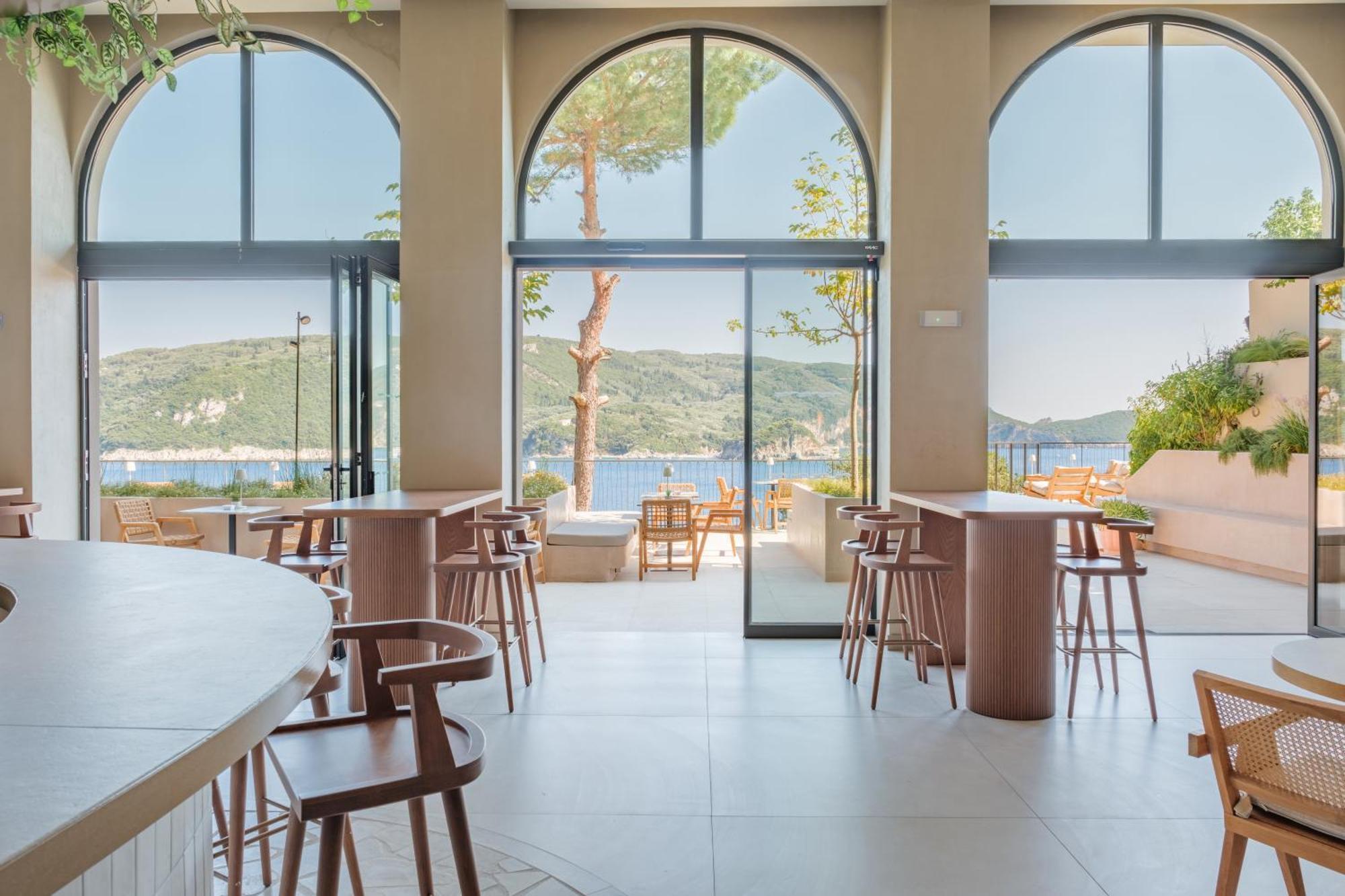 阿克罗蒂里海滩酒店 帕莱欧卡斯提撒 外观 照片 The bar at the hotel