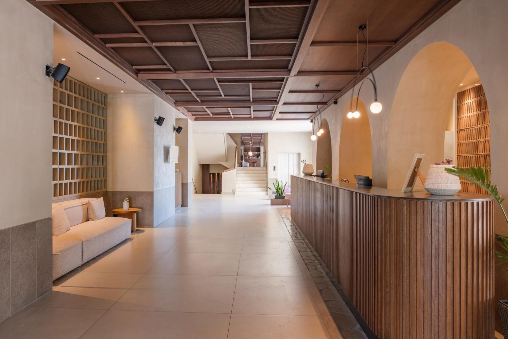 阿克罗蒂里海滩酒店 帕莱欧卡斯提撒 外观 照片 The lobby of the hotel